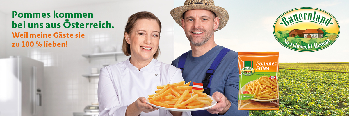 Eine Köchin und ein Bauer halten einen Teller Pommes aus regionaler Herkunft